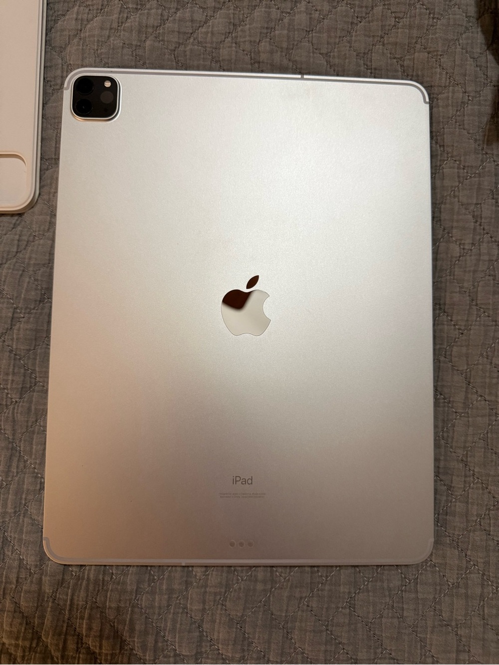 2020 4th GEN Apple iPad 12.9 PRO 256G wireless plus cellular and Apple Magic Key - Picture 8 of 16